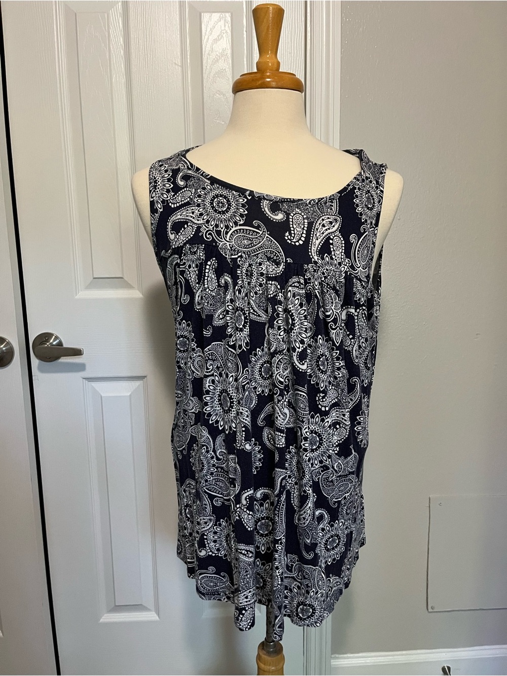 Sleeveless  Paisley Scoop-Neck Blouse